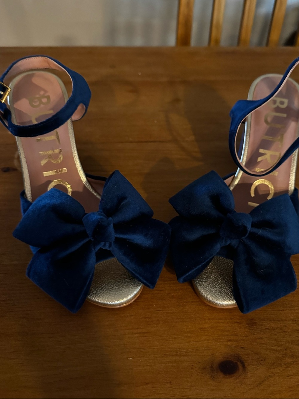 Butrich Classic velvet blue bow heels